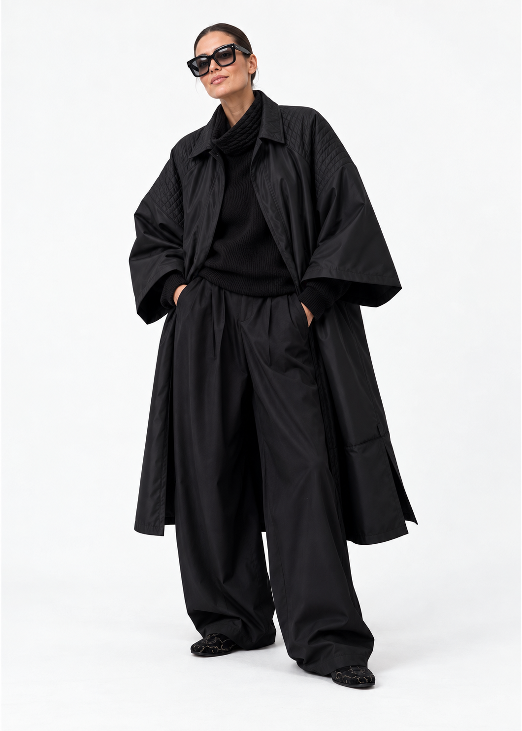 Oversized kappa med ståkrage – Svart