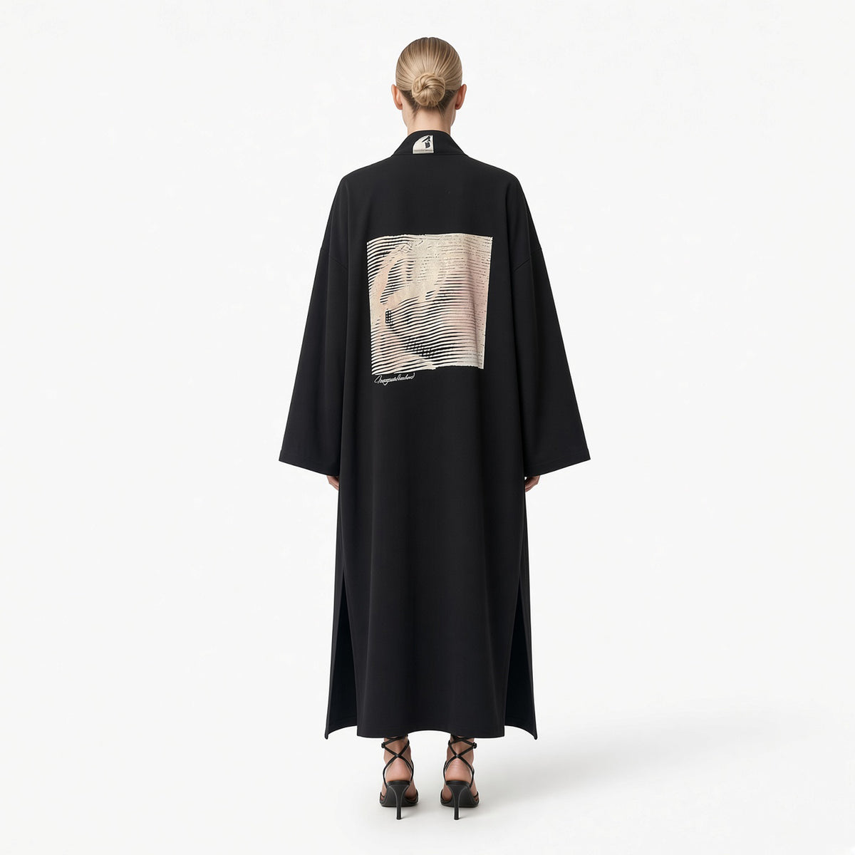 Oversized Grafisk Kappa – Svart