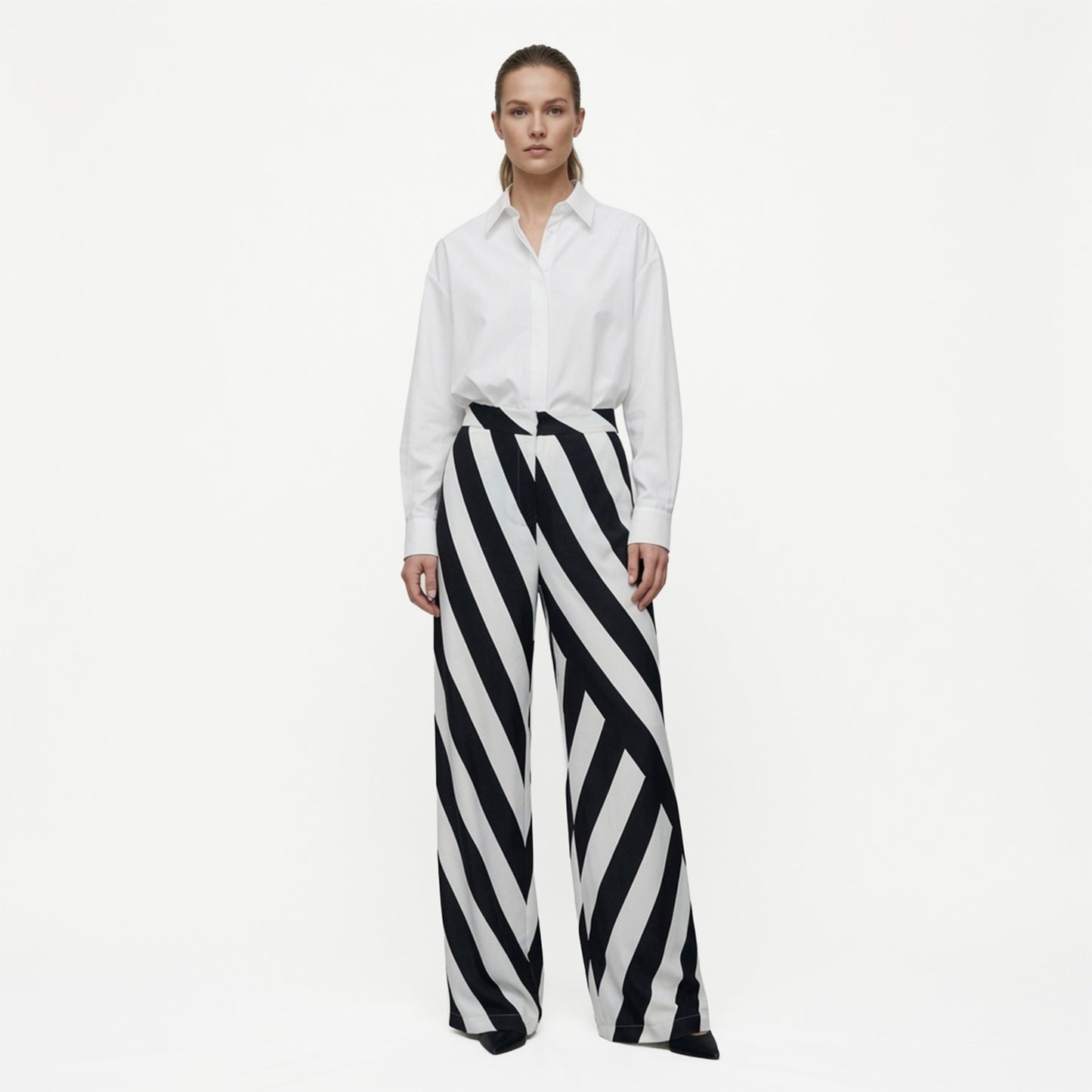 Vida slouchy byxor –  Svart vit Mönstrad | maxjenny!
