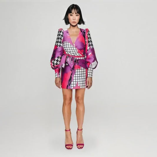 Omlottklänning mini med puffärm – Arty Lila Cerise Mönstrad | maxjenny!