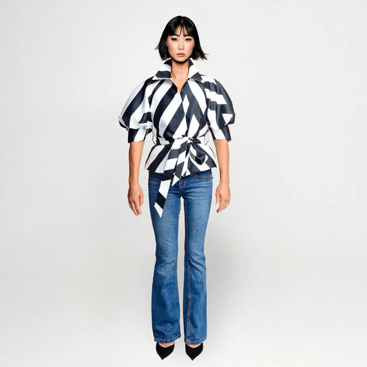 shirtjacket with puffarm and belt black and white graphic print